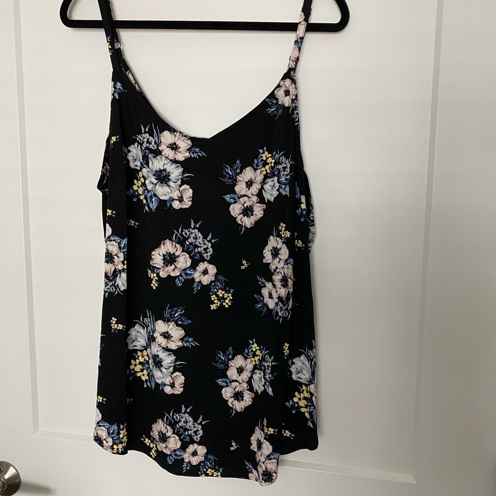 NWT Torrid Size 2x (18/20) Black Floral Camisole
